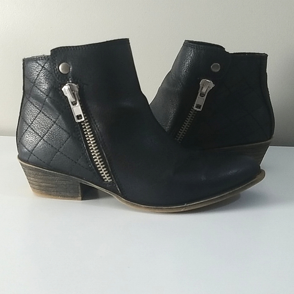 Madden Girl quilted ankle boots, size 6.5